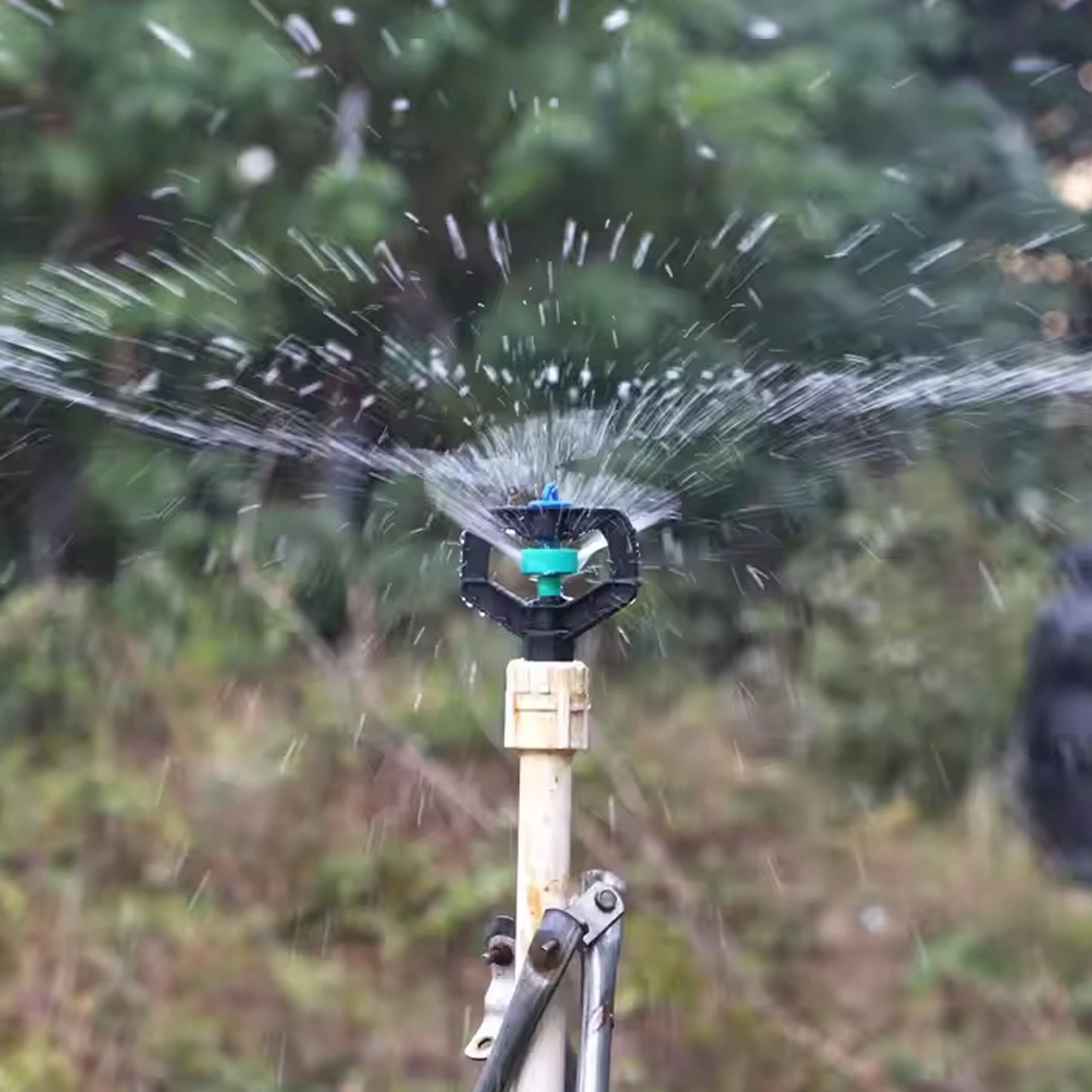 Wide-Coverage Rotating Garden Sprinkler