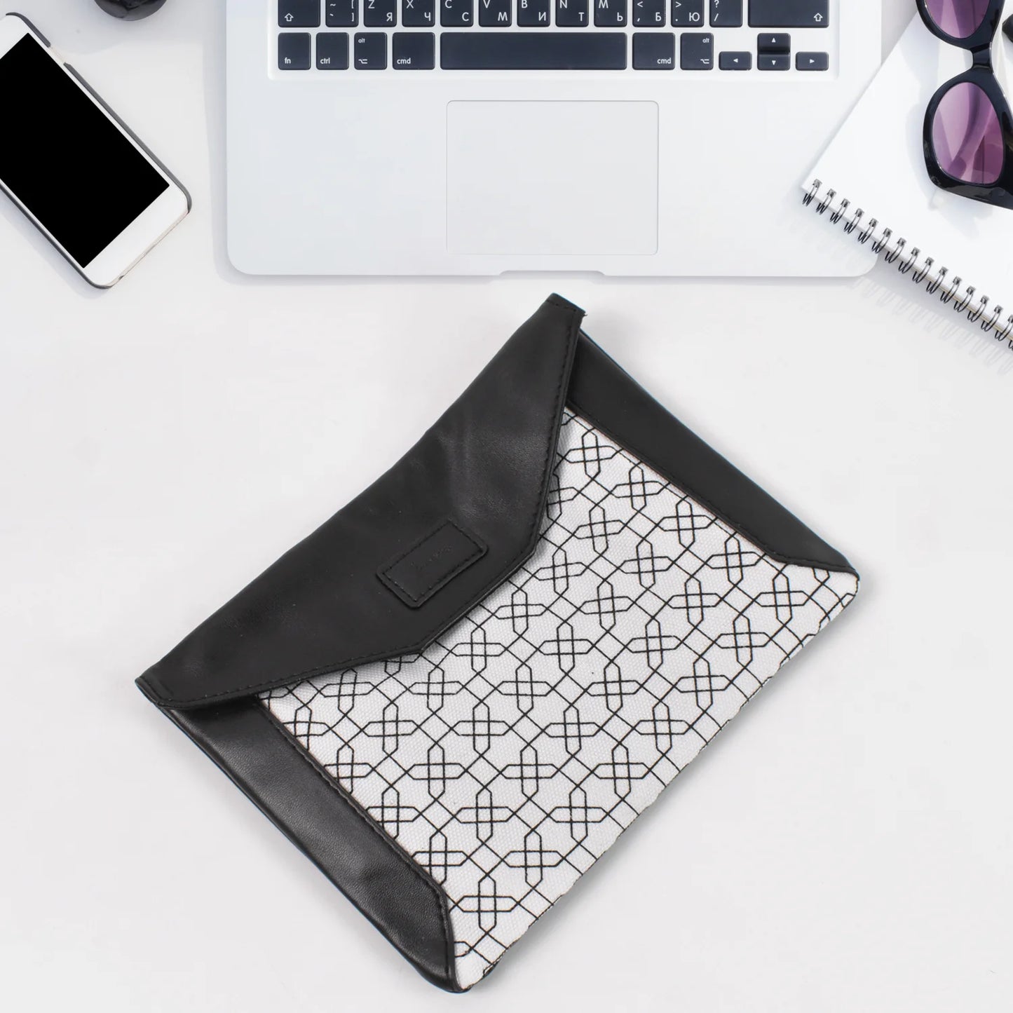 Magnetic Lock Multipurpose Pouch