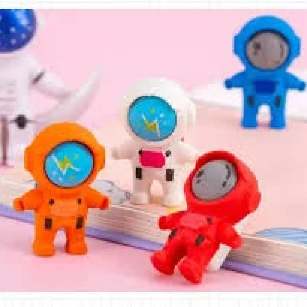 Astronaut-themed eraser set - office