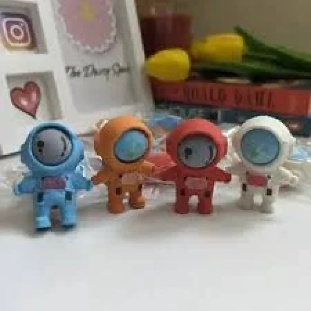 Astronaut-themed eraser set - office
