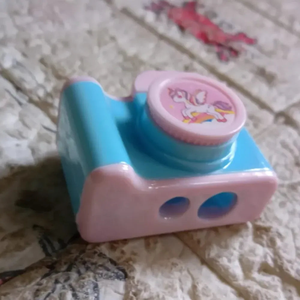 Camera-shaped pencil sharpener - office