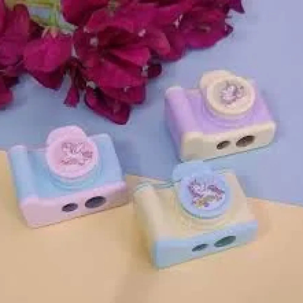 Camera-shaped pencil sharpener - office