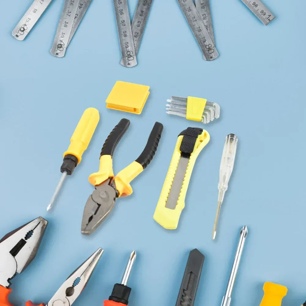 Compact 11-piece multi-tool set - hardware