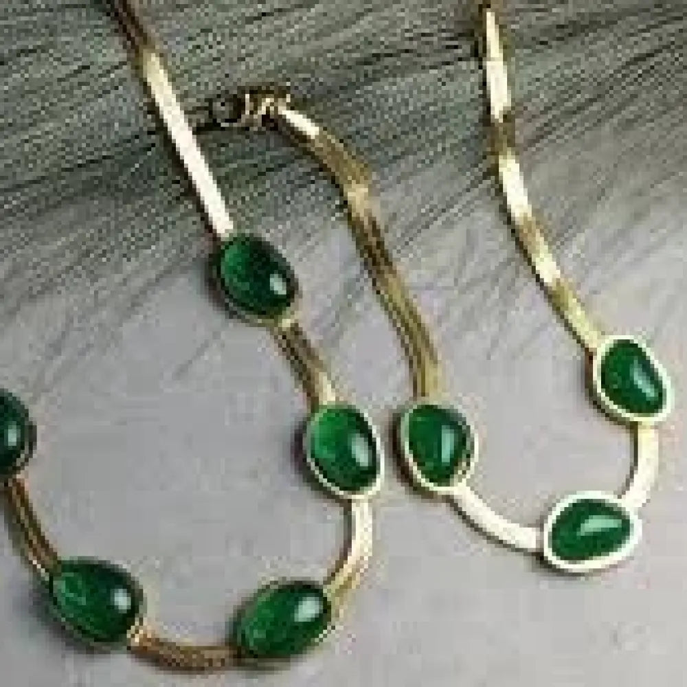 Elegant green crystal set