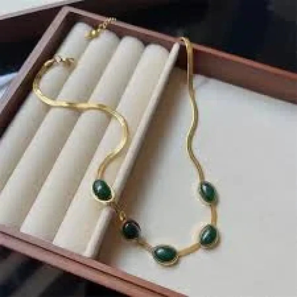 Elegant green crystal set