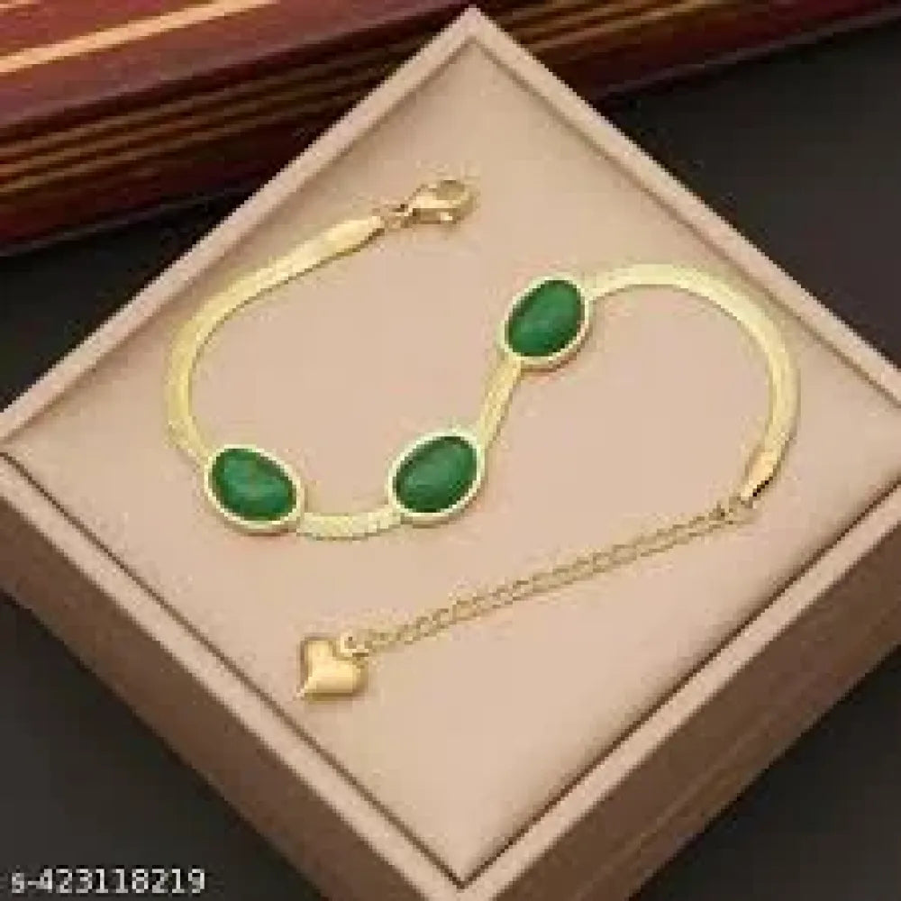 Elegant green crystal set