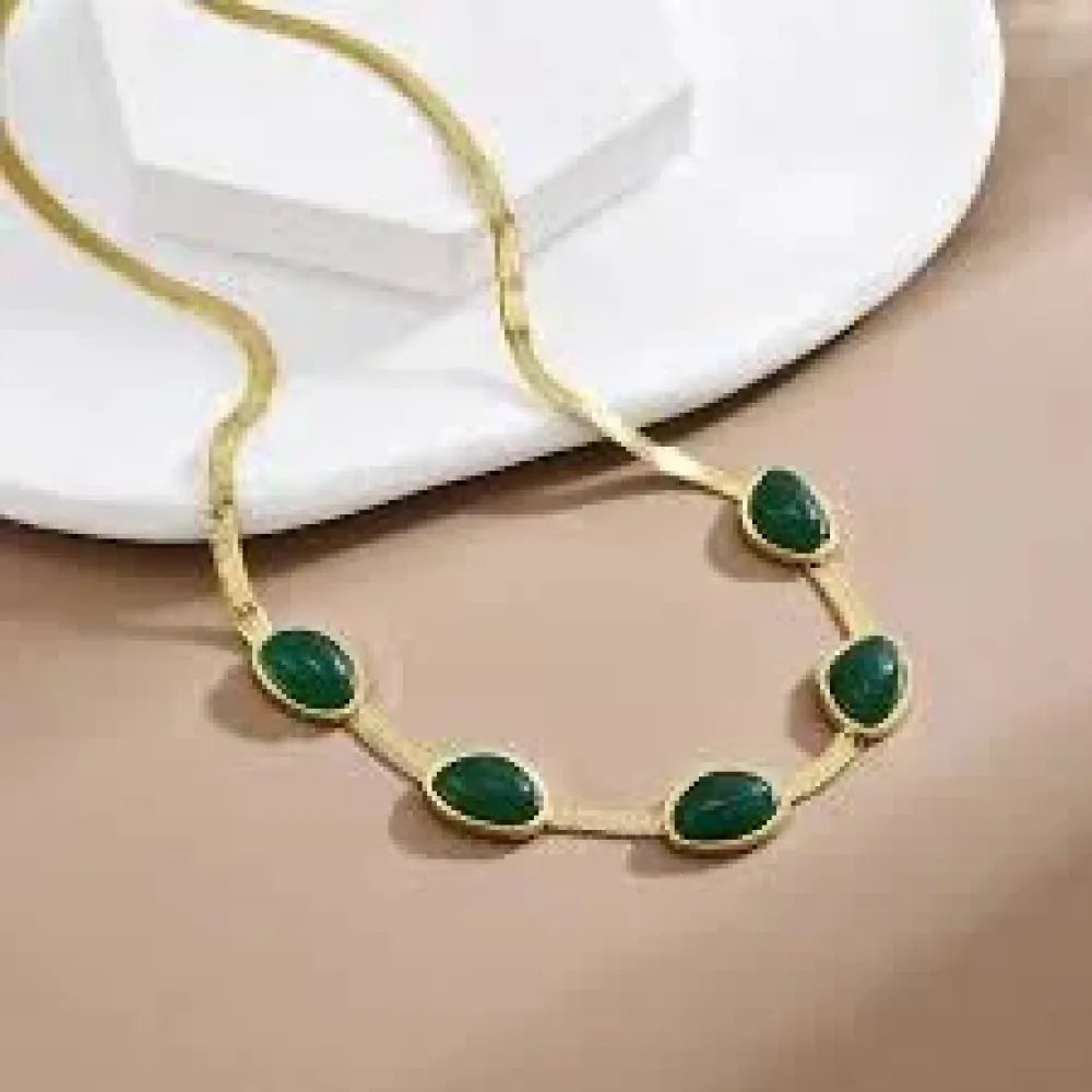 Elegant green crystal set