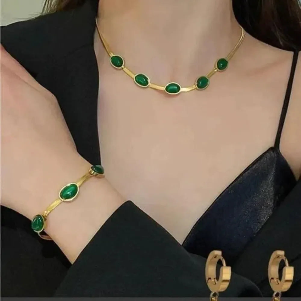 Elegant green crystal set