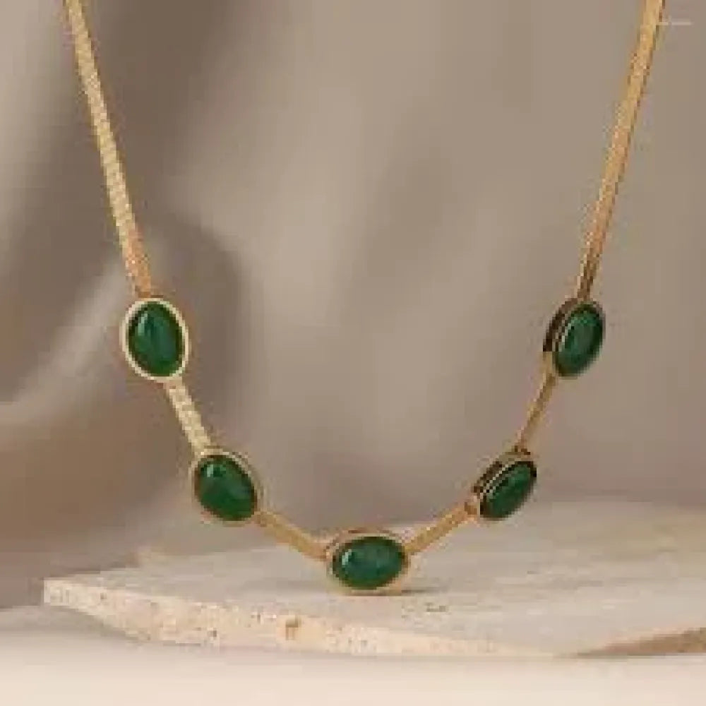 Elegant green crystal set