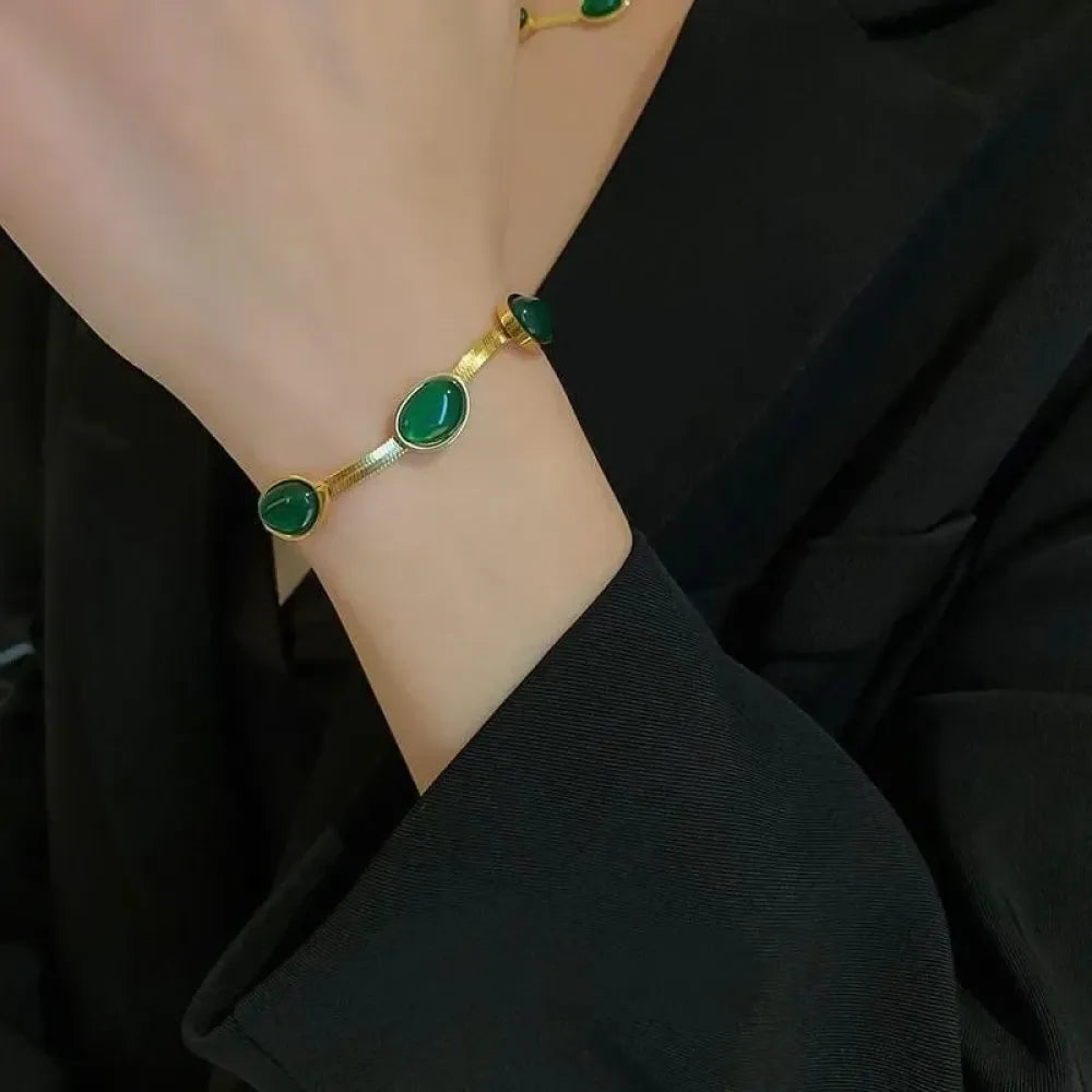 Elegant green crystal set