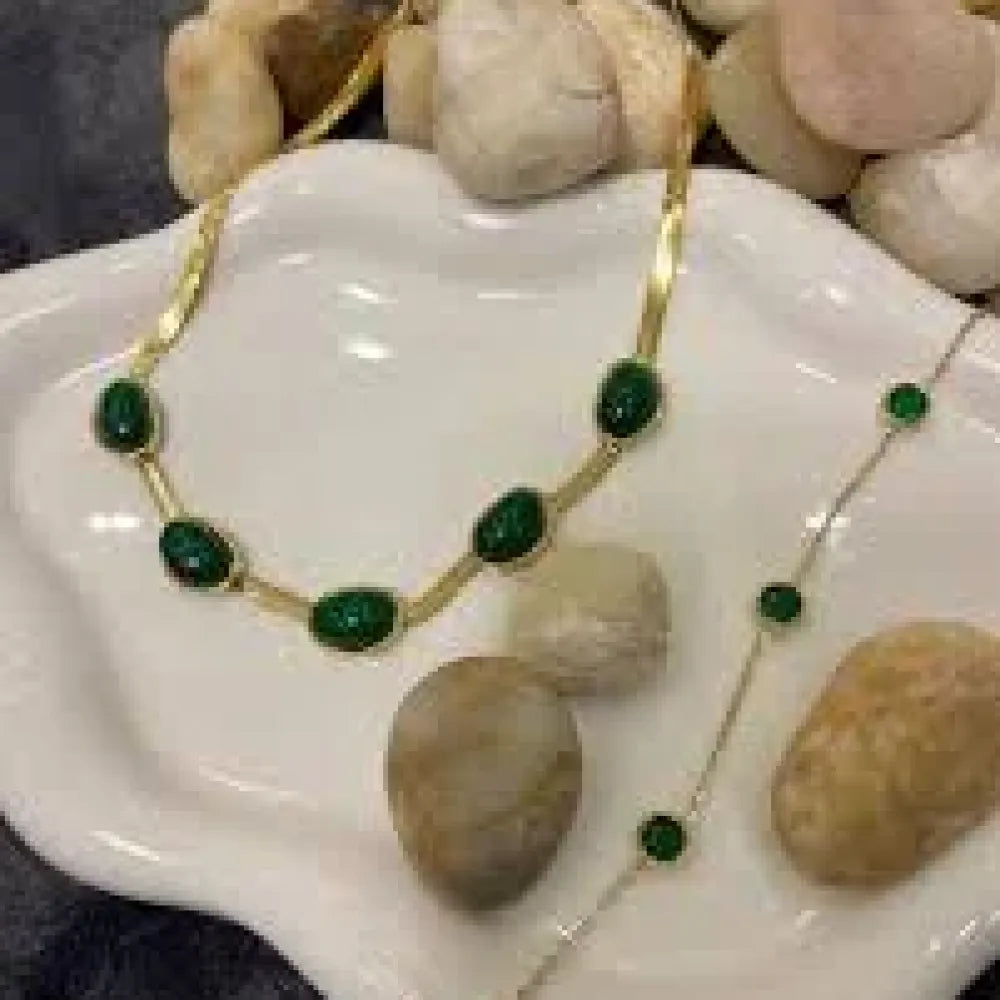 Elegant green crystal set