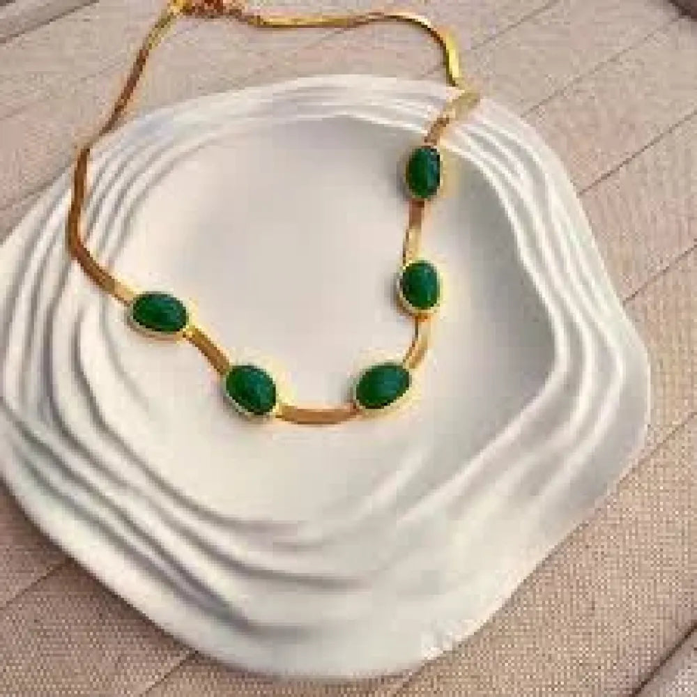 Elegant green crystal set