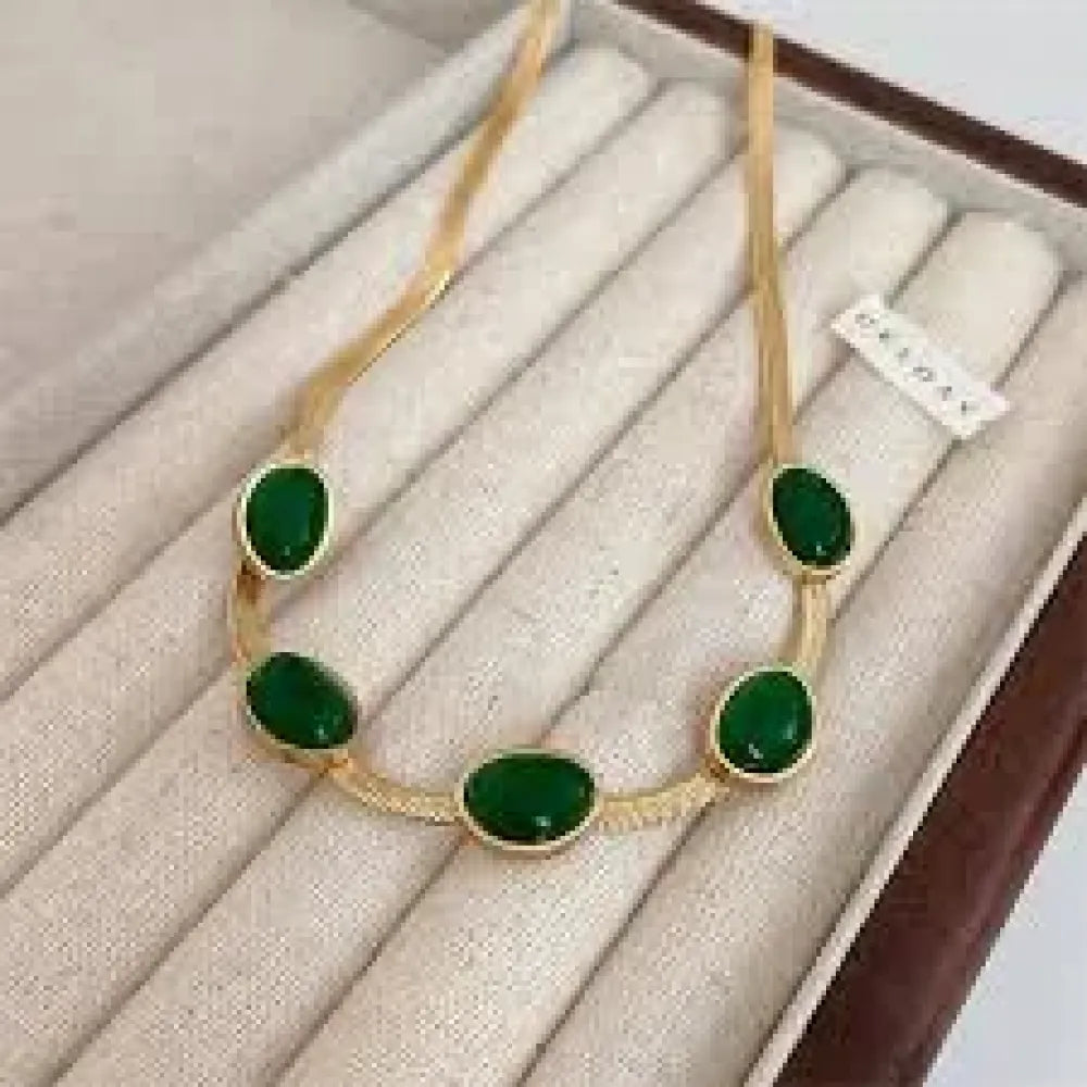 Elegant green crystal set