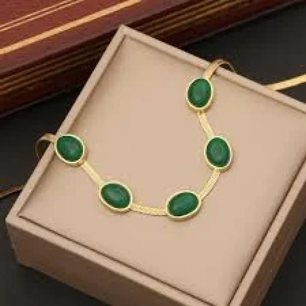 Elegant green crystal set