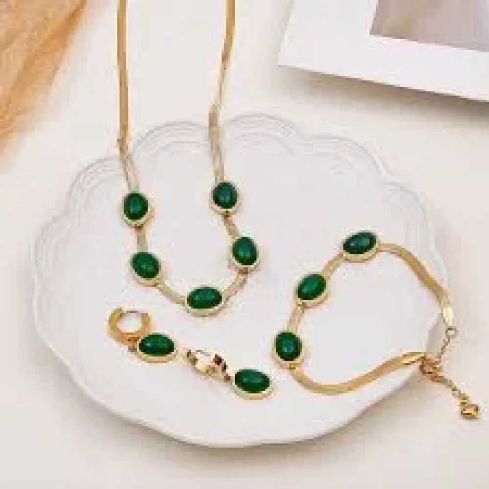 Elegant green crystal set
