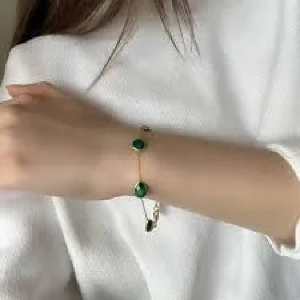 Elegant green crystal set
