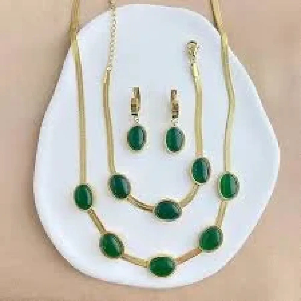 Elegant green crystal set