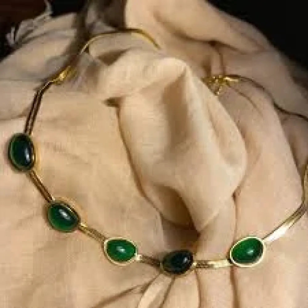Elegant green crystal set