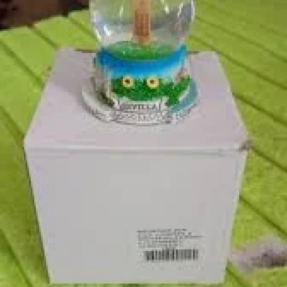 Elegant snow globe souvenir - office