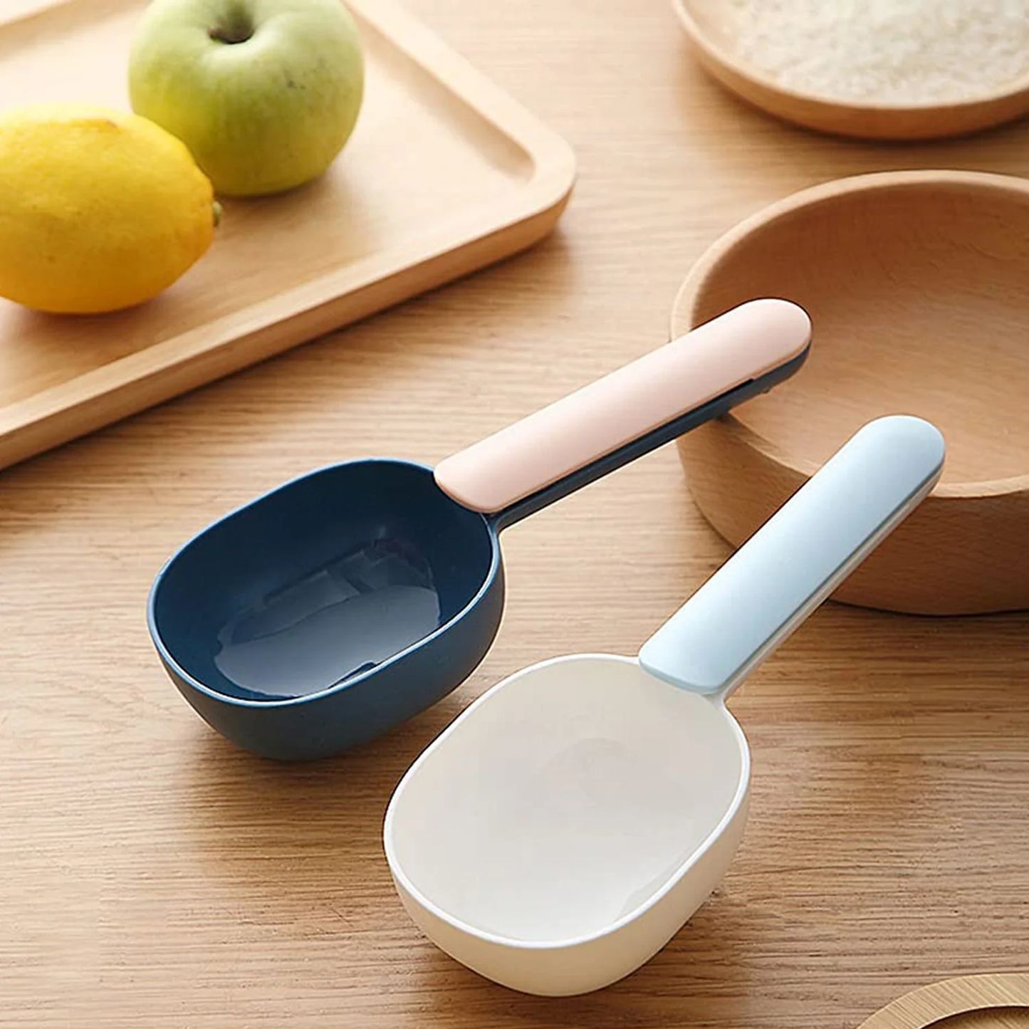 Multi-Functional Measuring Scoop with Clip
