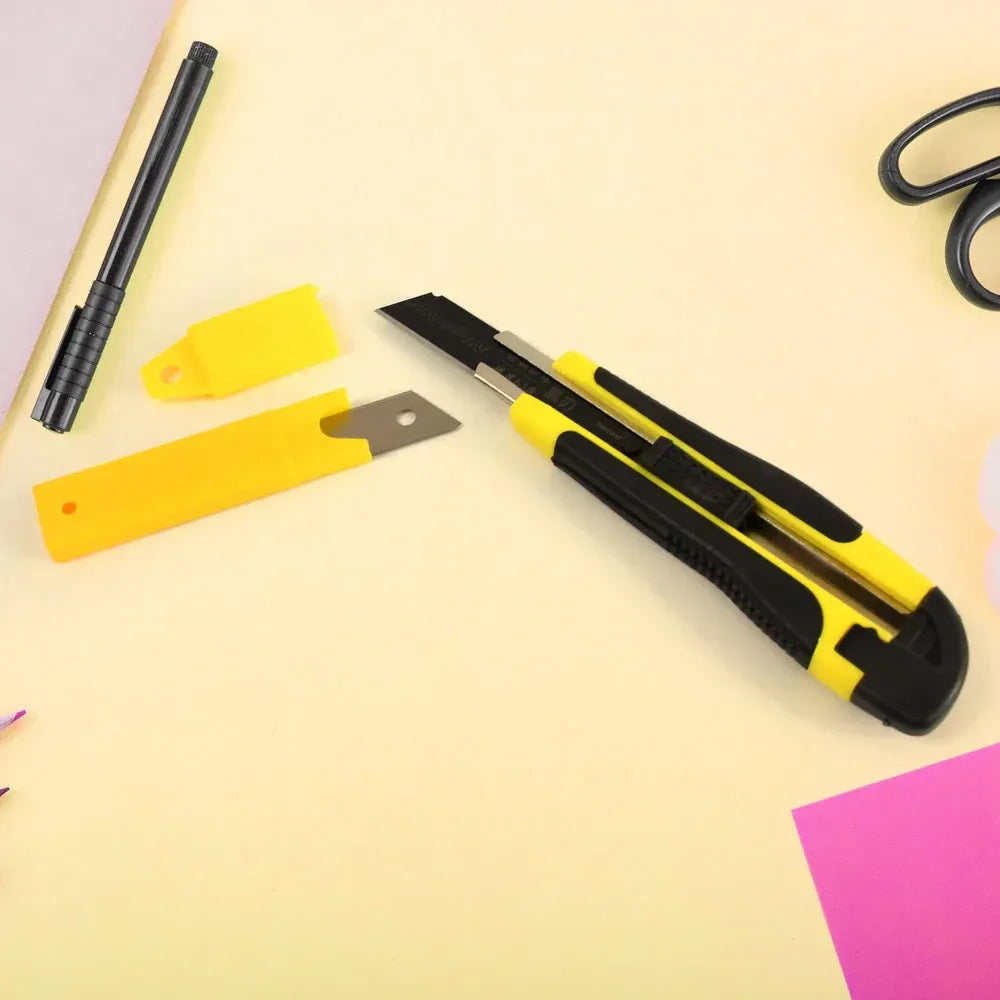Heavy duty cutter knife - hardware fittings