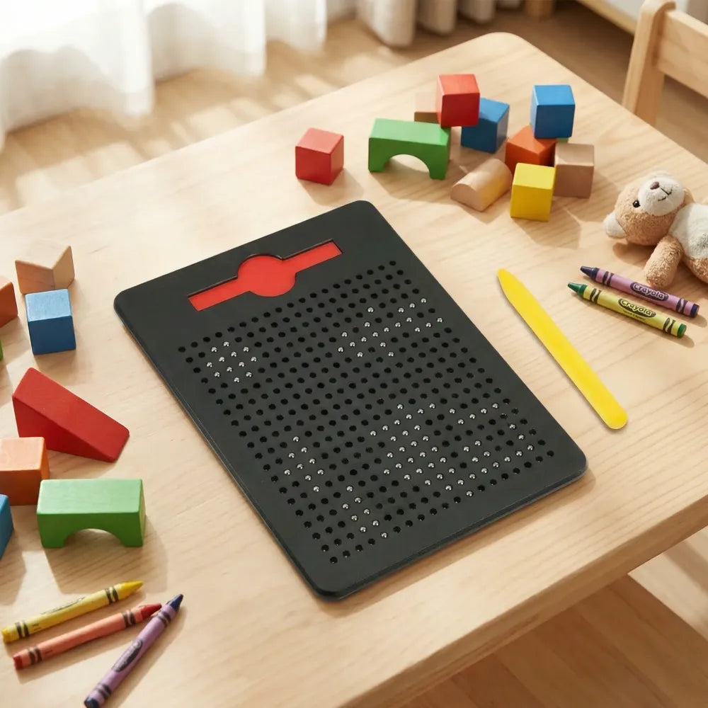 Magic sketch magnet board