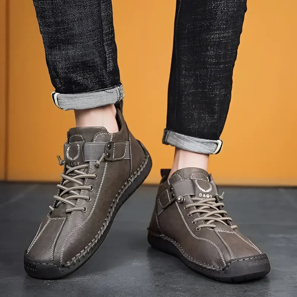 Men’s high top hiking shoes