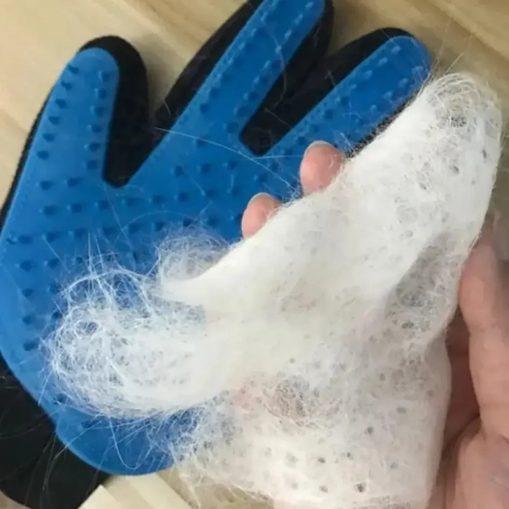 Pet grooming gloves
