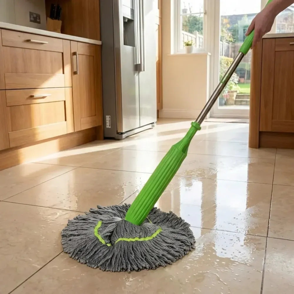 Self-twisting water rotating mop