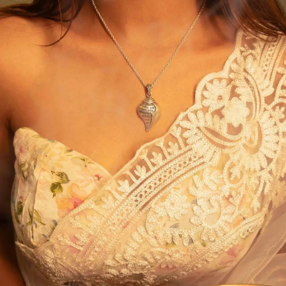 Shri krishna shankha pendant with chain