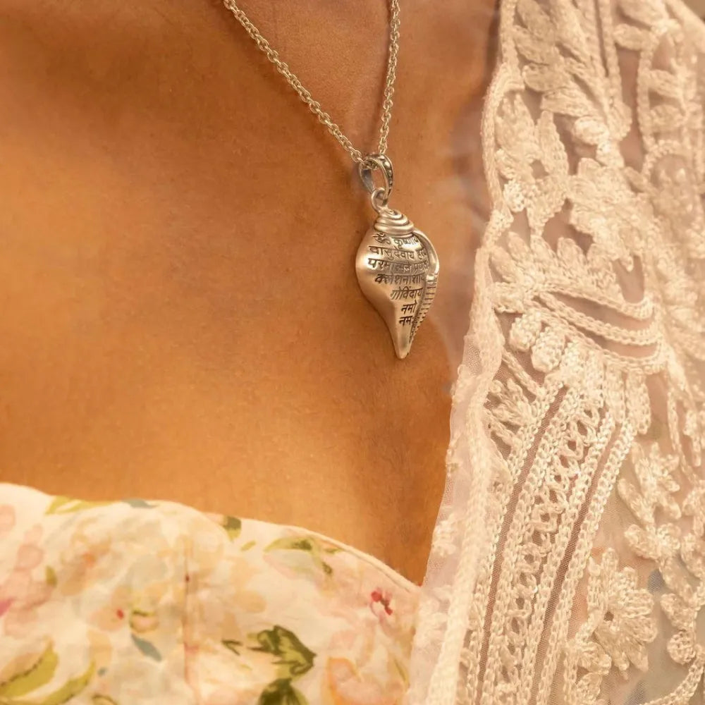 Shri krishna shankha pendant with chain