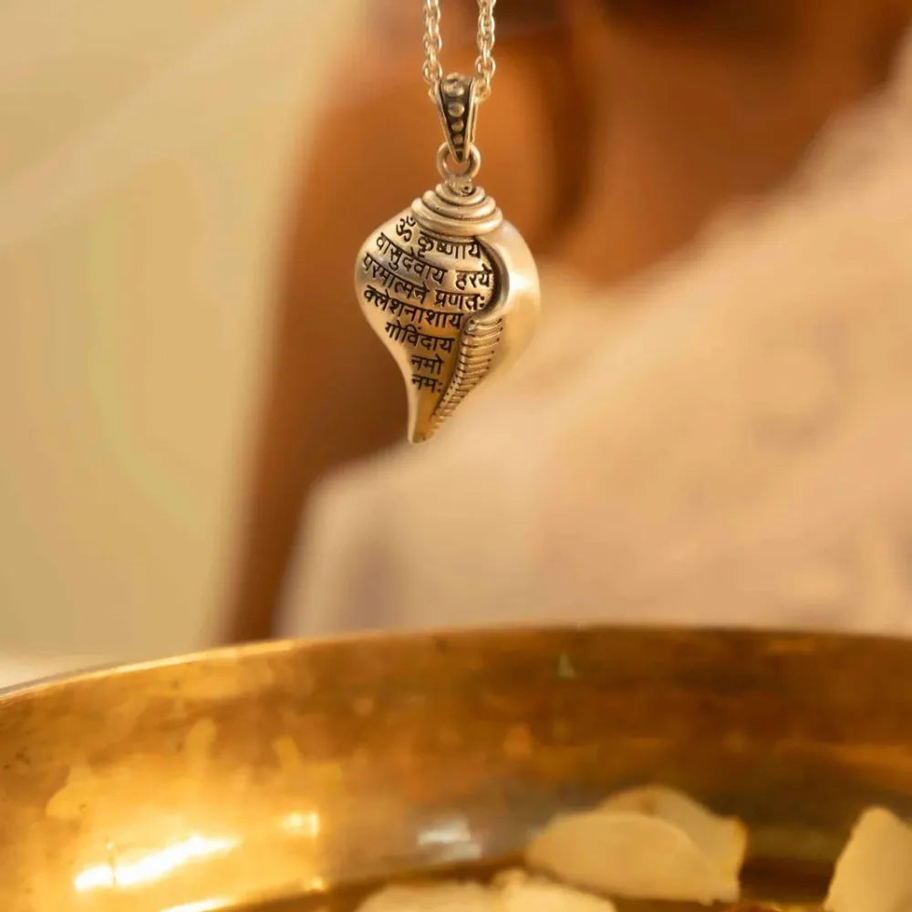 Shri krishna shankha pendant with chain
