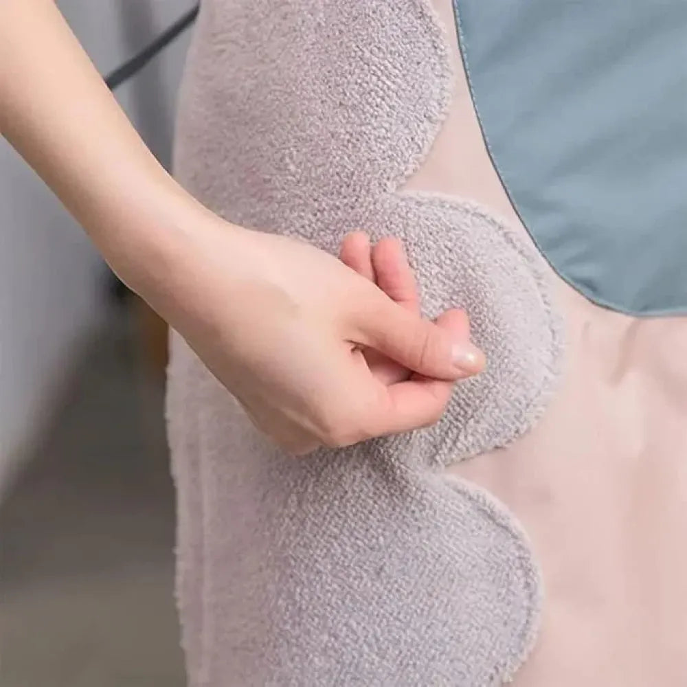Waterproof kitchen apron with towels