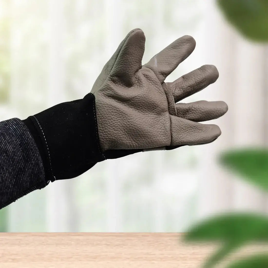 Heavy-duty leather gardening gloves