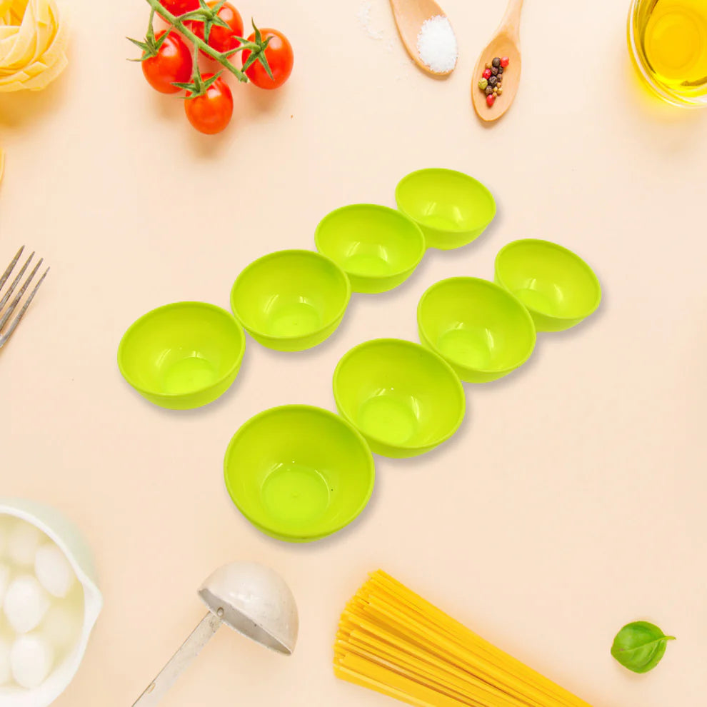 Small plastic bowl set