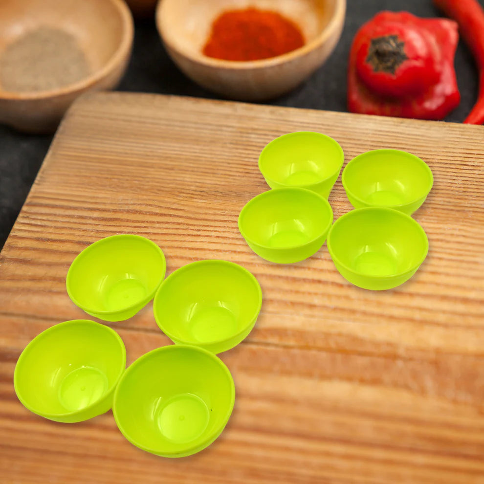 Small plastic bowl set