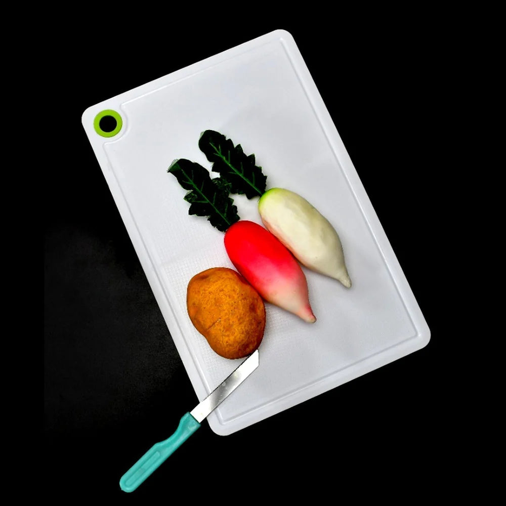 Non-slip plastic cutting board