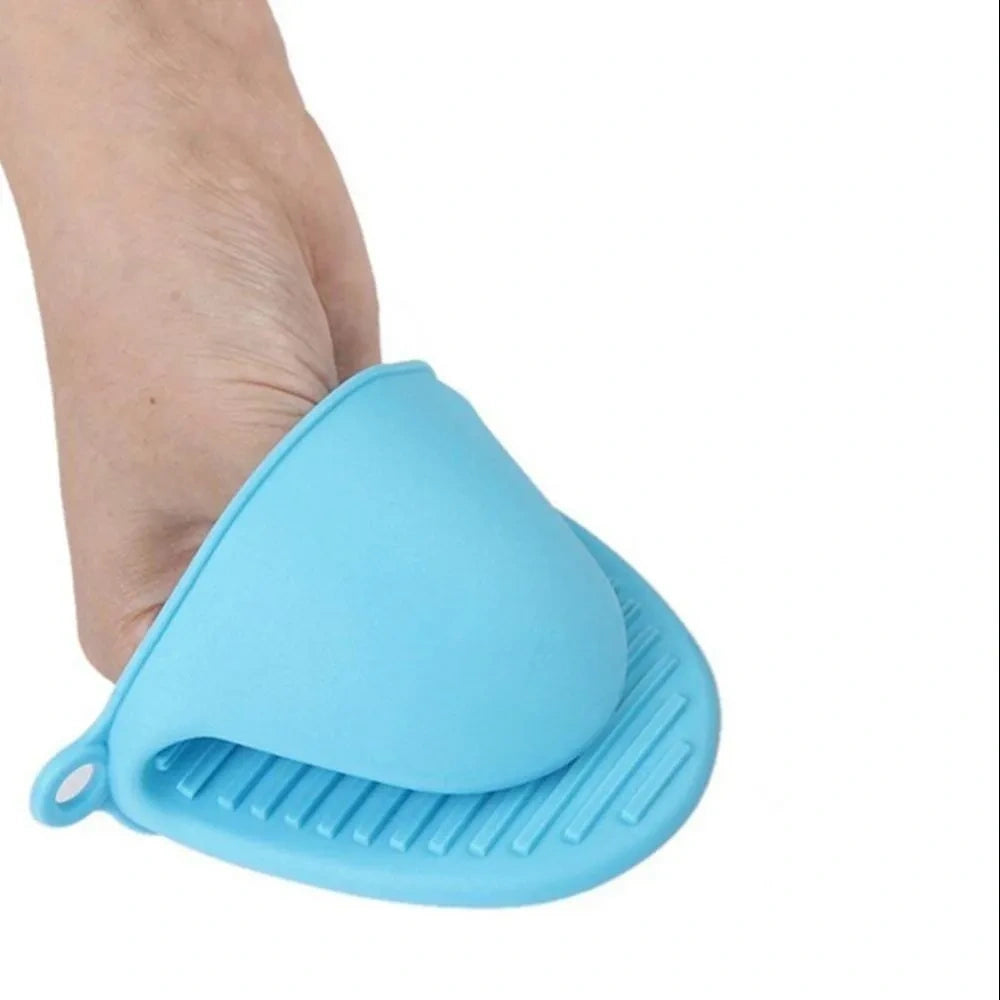 Ultra-grip silicone oven mitts