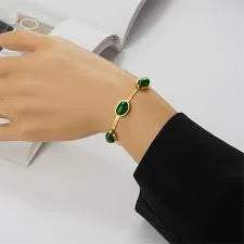 Elegant green crystal set