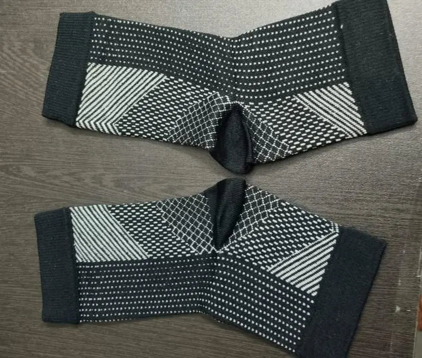 Compression socks for feet and ankles (black)
