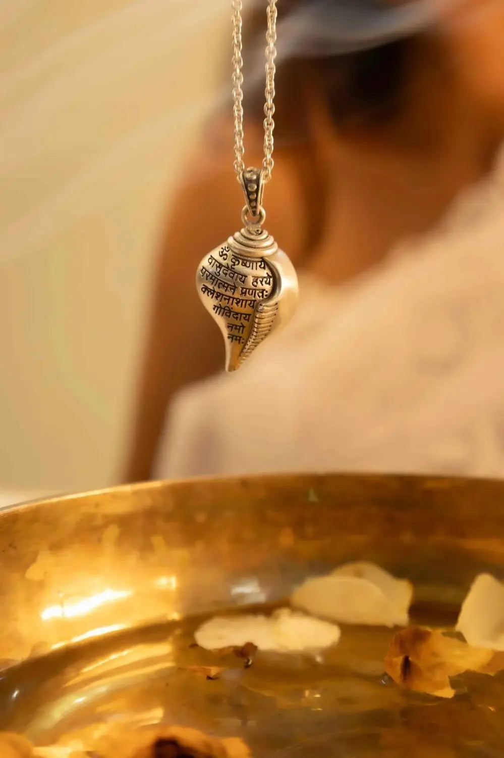 Shri krishna shankha pendant with chain
