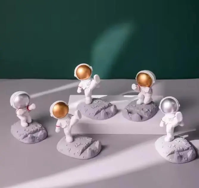 Astronaut mobile phone stand