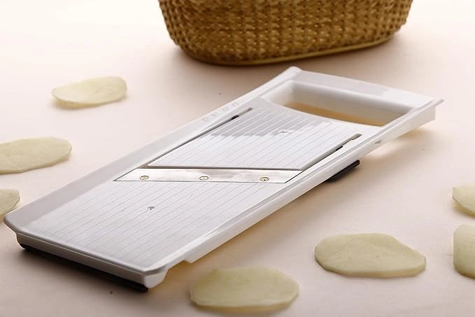Adjustable vegetable slicer