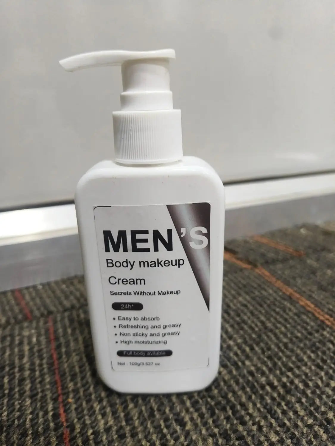 Men?s moisturizer concealer make up cream 100gm