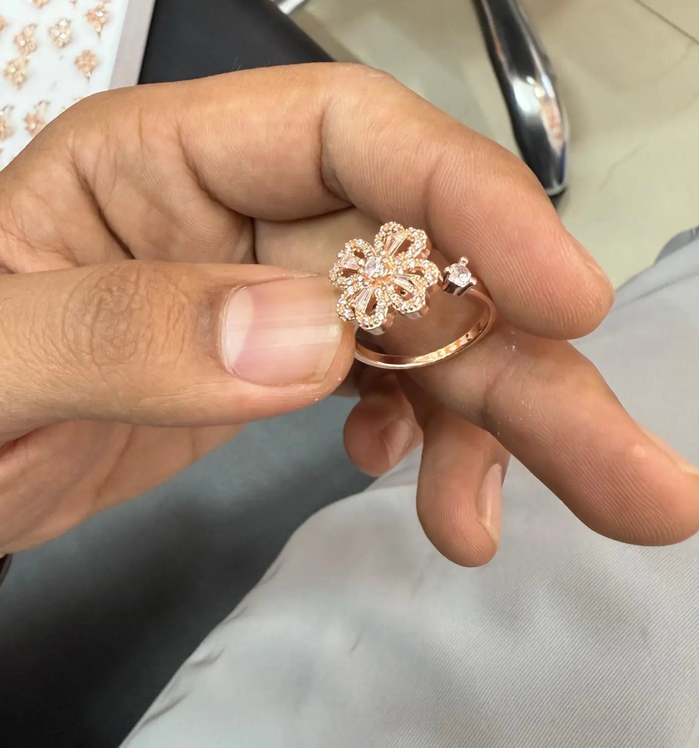 Four-leaf clover spinning gold ring