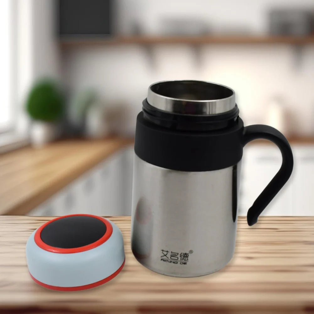 Compact insulated travel mug
