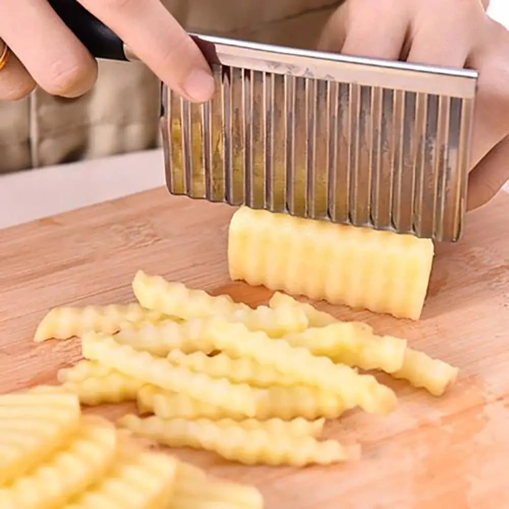 Crinkle-cut stainless steel knife