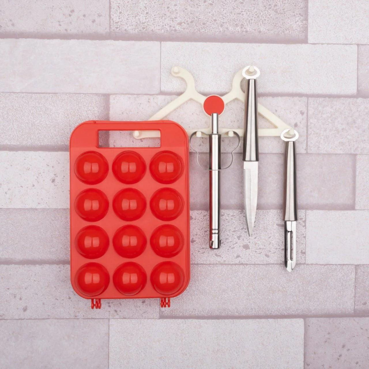Plastic egg storage tray with lid