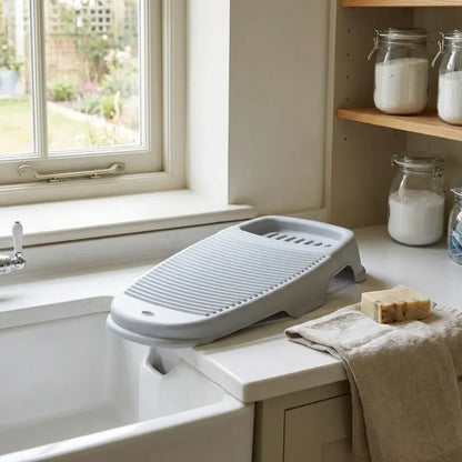 Anti-slip scrubbing washboard