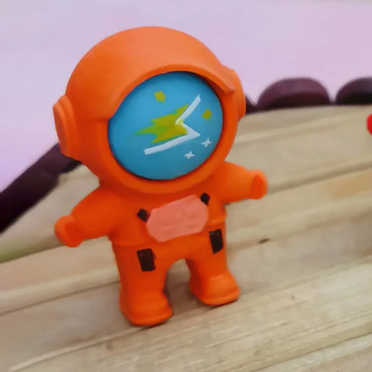 Astronaut-themed eraser set - office
